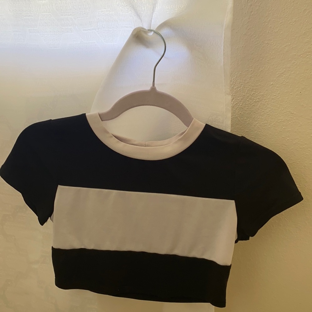 Crop top black & white